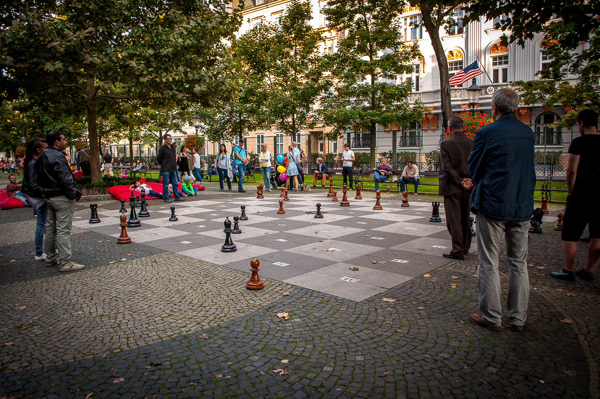 Гид по Братиславе: уличные шахматы на площади Гвездослава